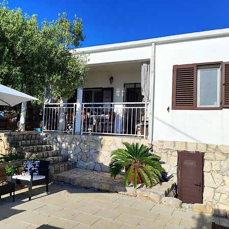 Villa Weekend House Olive Garden à Donje Selo na Šolti Extérieur photo