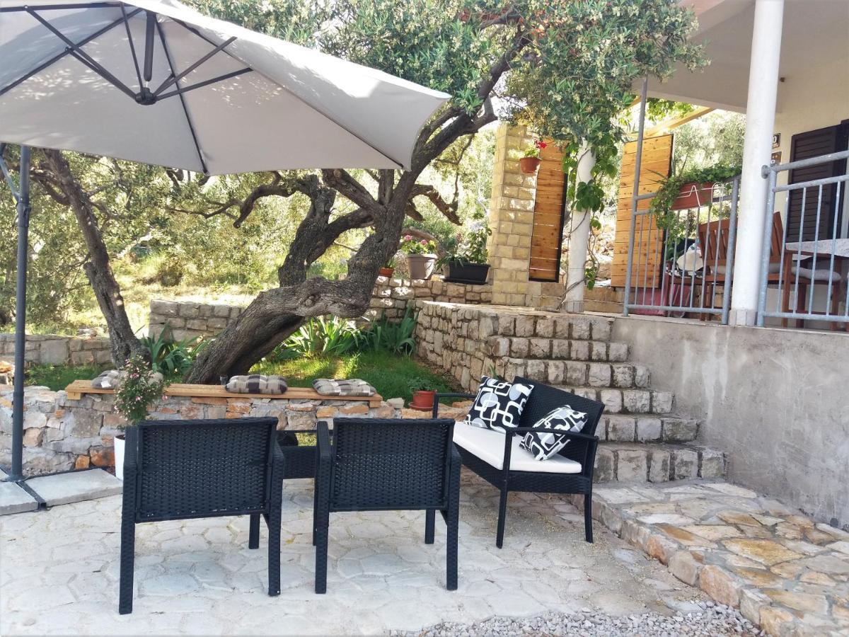 Villa Weekend House Olive Garden à Donje Selo na Šolti Extérieur photo